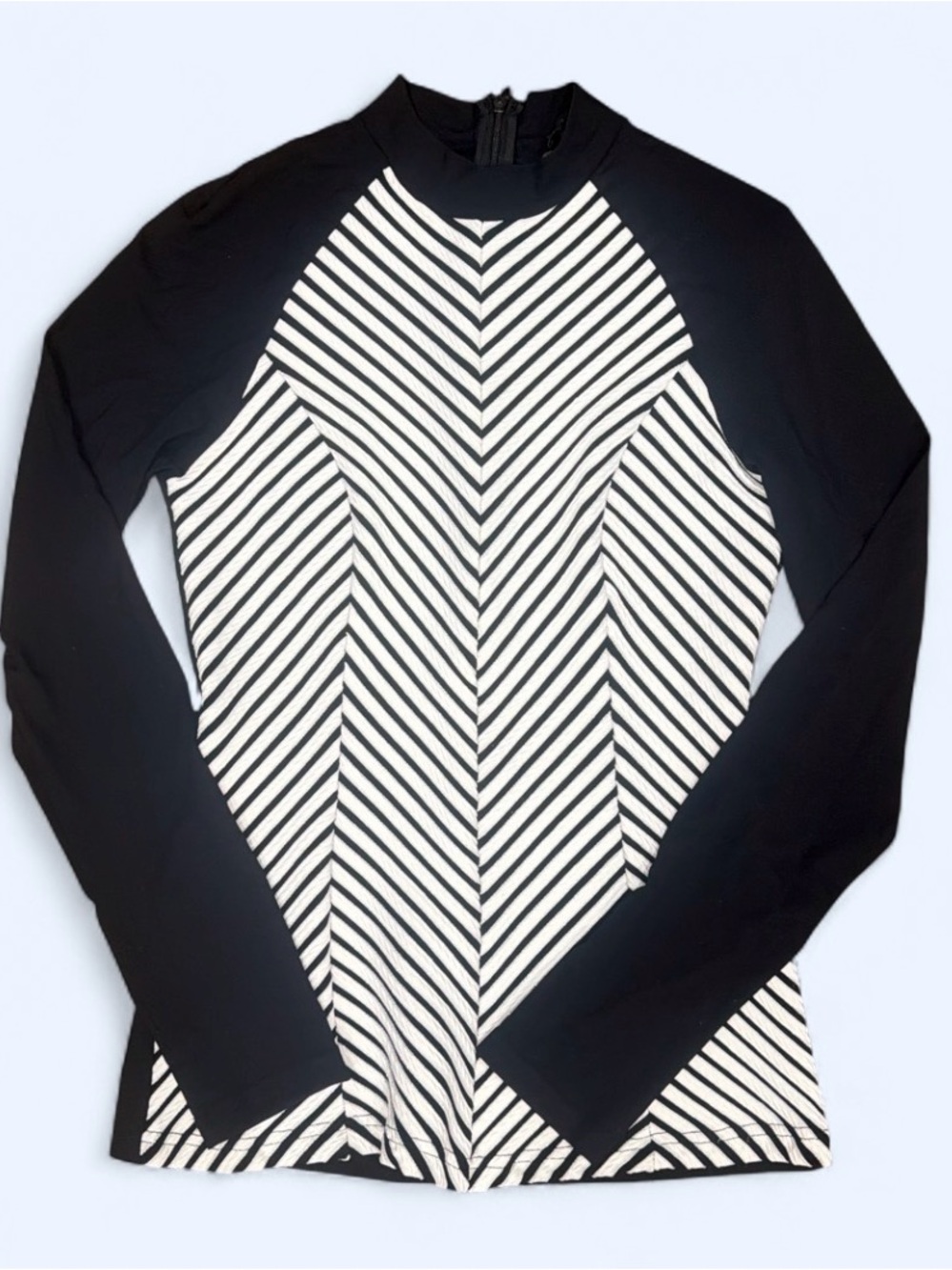 Gracia Black and White Striped Chevron Long-Sleeve Top